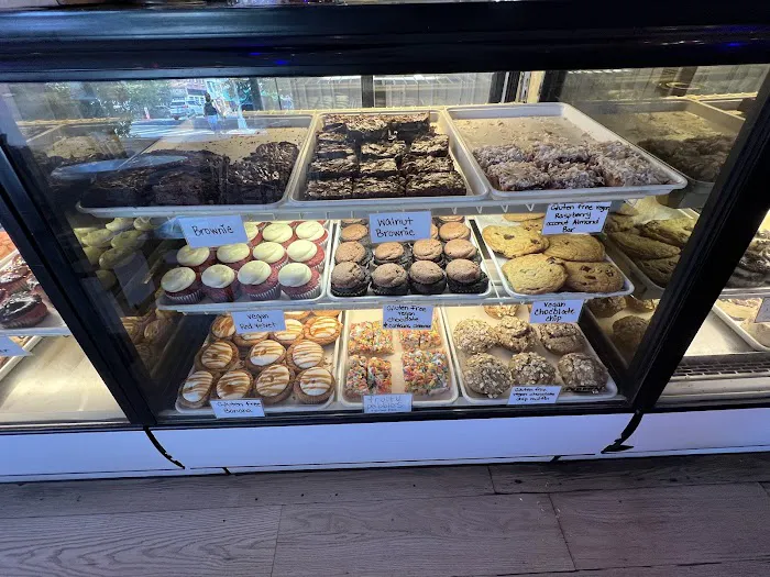 Little Cupcake Bakeshop Picture 2