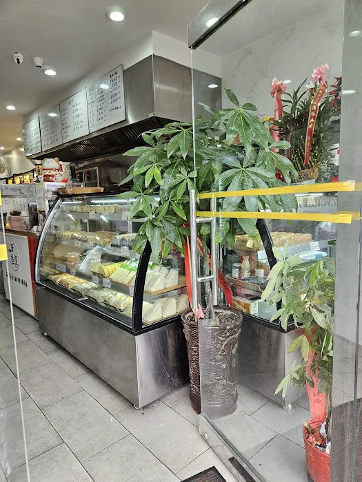 NEW EMERALD FORTUNE BAKERY Picture 1