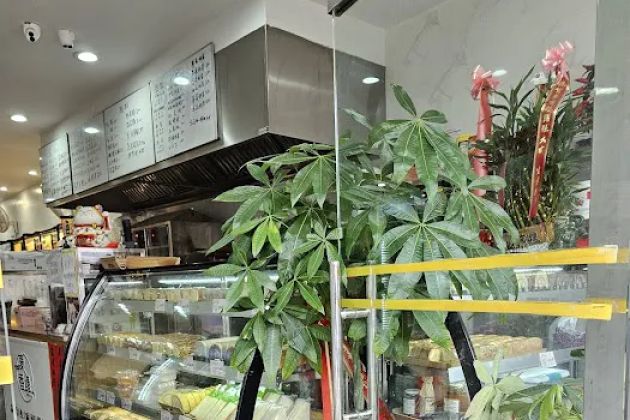 NEW EMERALD FORTUNE BAKERY