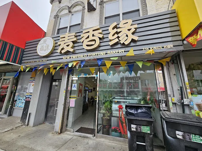 NEW EMERALD FORTUNE BAKERY Picture 4