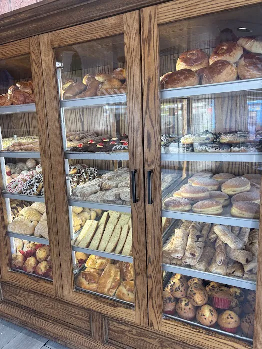 Panaderia Y Pasteleria Mexicana Picture 1
