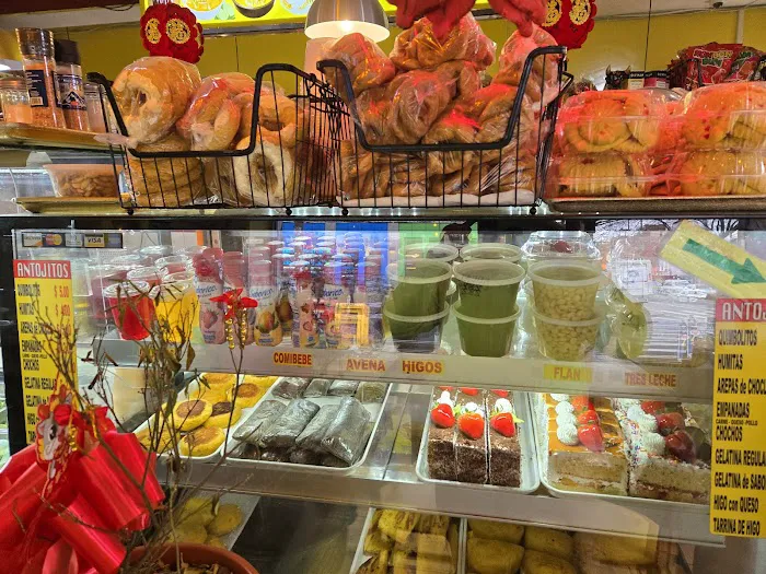 La Nueva Ambatenita Bakery Picture 7