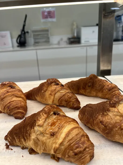 L’Ami Bakery & Cafe Picture 2