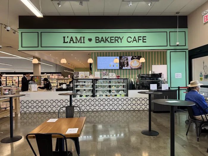 L’Ami Bakery & Cafe Picture 5