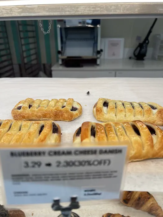 L’Ami Bakery & Cafe Picture 7