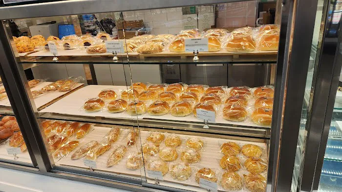 L’Ami Bakery & Cafe Picture 4