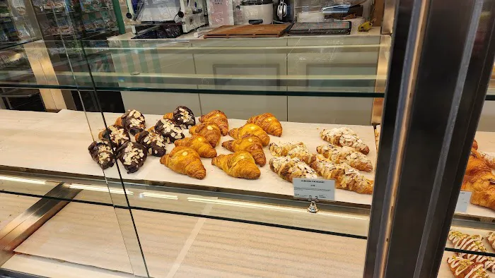L’Ami Bakery & Cafe Picture 6