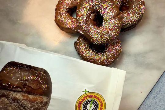 Maki's Donuts