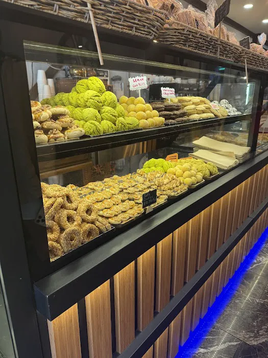 Pavlova Bakery Cafe Picture 4