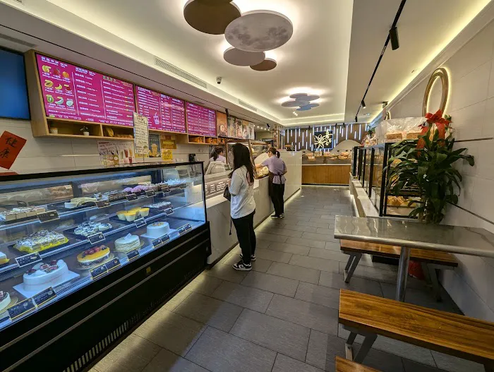 Lily Bloom Bakery Picture 4
