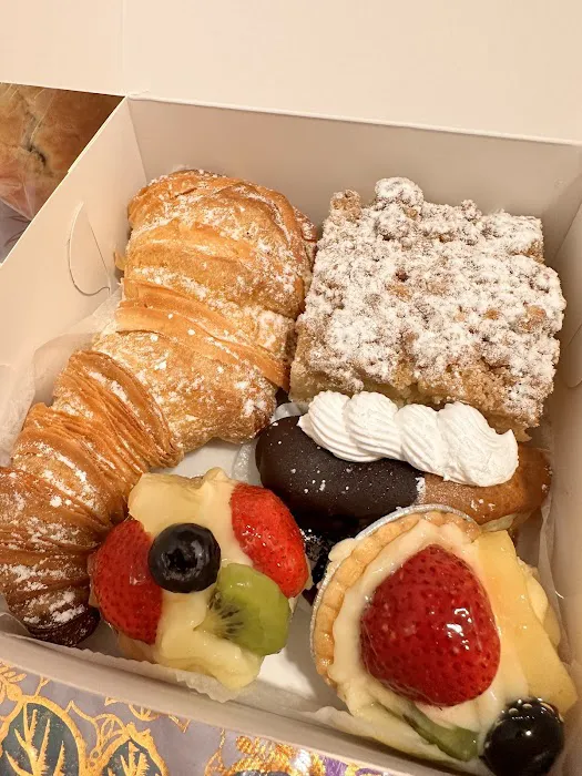Elegante Pastry Shop Picture 6