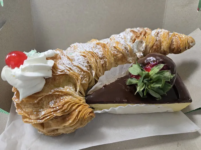People's Bakery Pastry Shop Picture 2