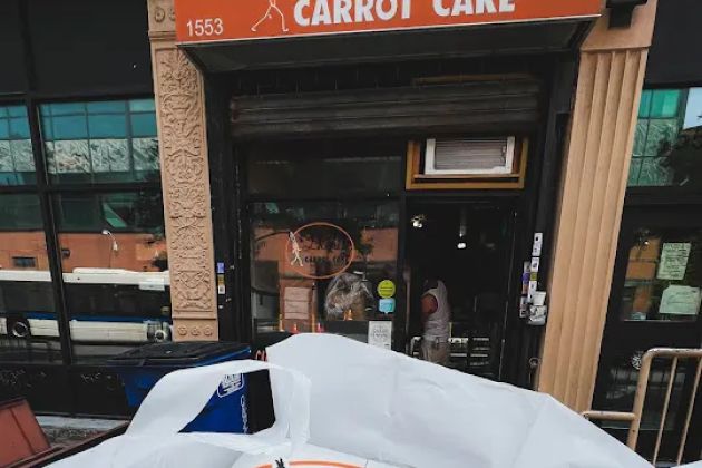 Lloyds Carrot Cake Cafe LLC