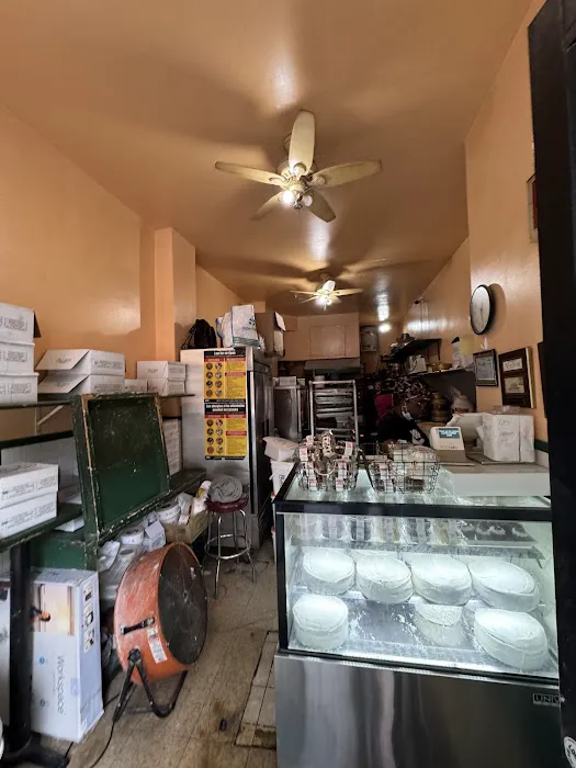 Lloyds Carrot Cake Cafe LLC Picture 7