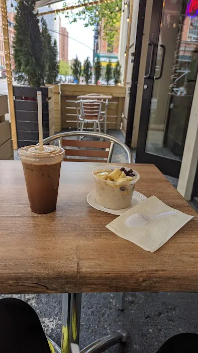 Good Eats BakeShop Picture 4