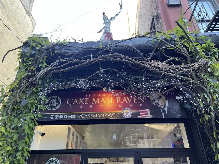 The Original Cake Man Raven Picture 5