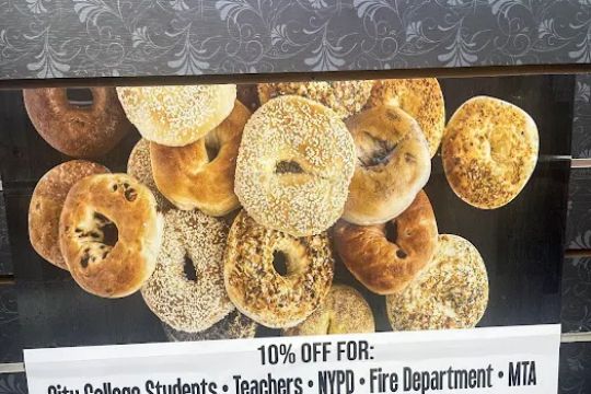 Alexanderu2019s Bagel & Grill