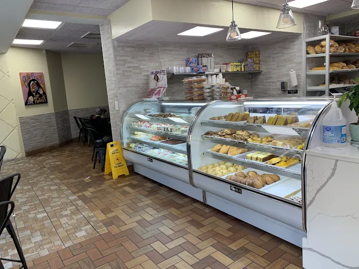 5 Estrellas Bakery & Cafe Picture 10