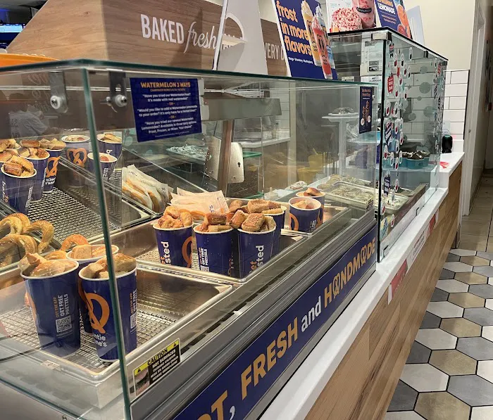 Cinnabon Picture 3