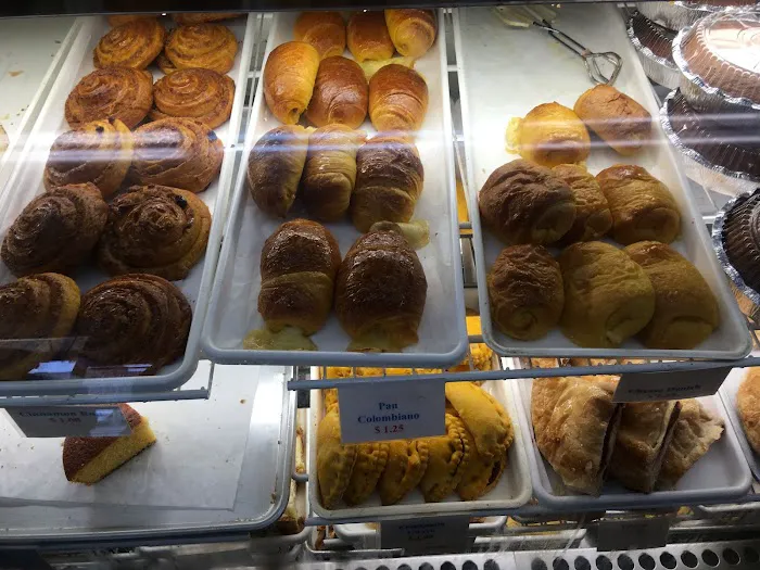 El Manantial Bakery Picture 3