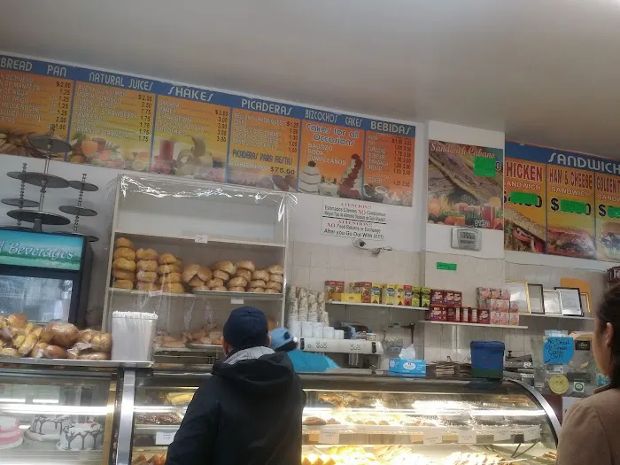 El Manantial Bakery Picture 6