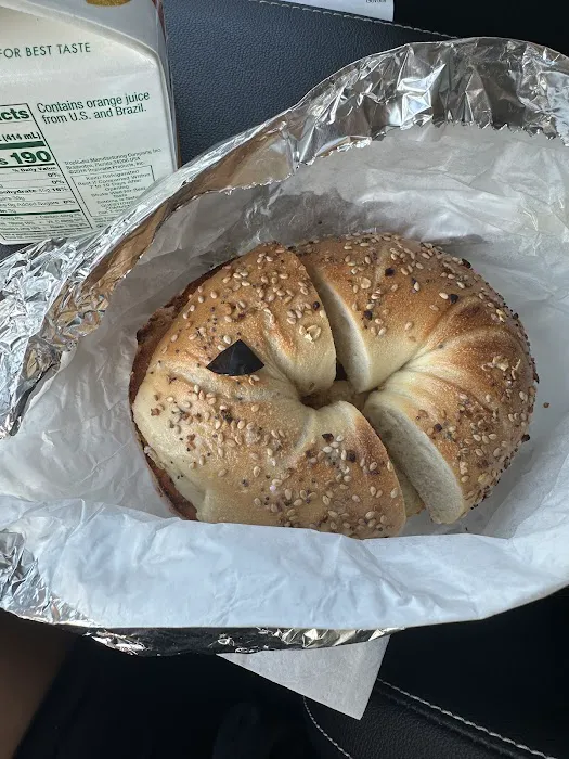 Turnpike Bagels Deli & Bakery Picture 4
