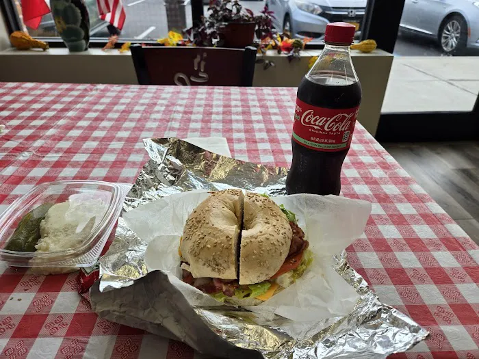 Lisa’s bagel-n-brew delicatessen Picture 2