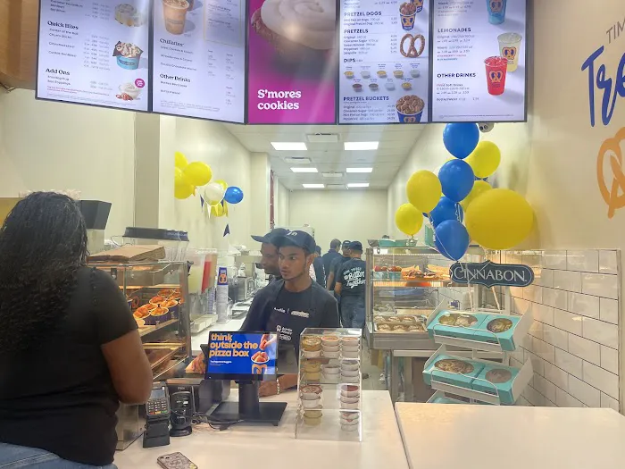 Cinnabon Picture 5