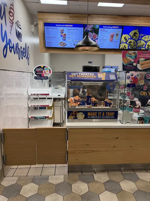 Auntie Anne's/Cinnabon/Carvel Picture 7