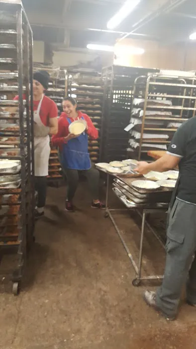 Hahn's Old Fashioned Cake Company Picture 4