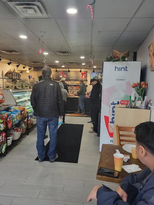 Mo’s Bagel & Deli Of Northport Picture 4