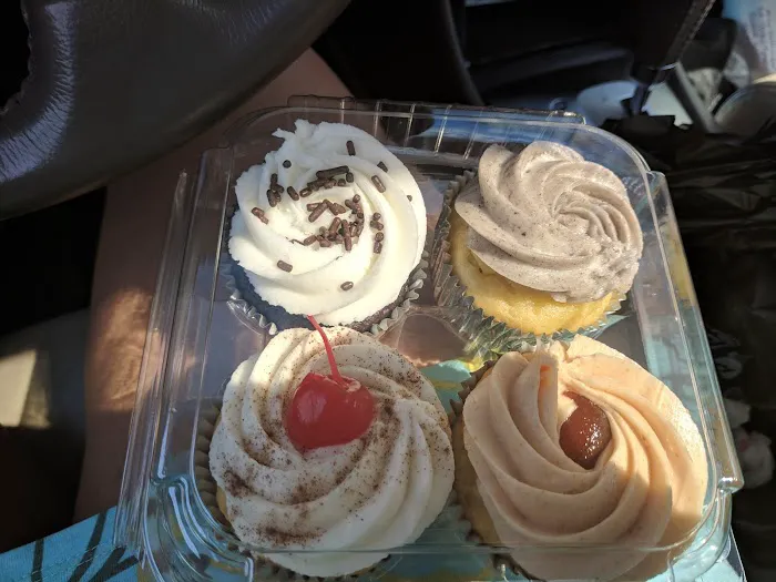 MDV Custom Cakes, llc Picture 7