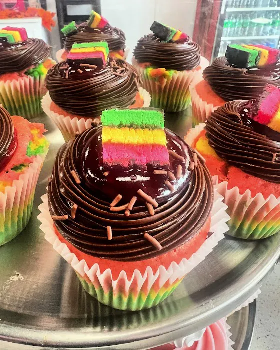 Smallcakes Commack-Cupcakery & Creamery Picture 2