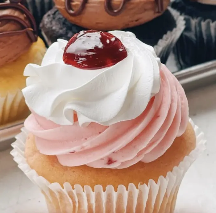 Smallcakes Commack-Cupcakery & Creamery Picture 1