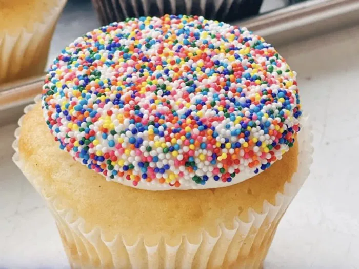Smallcakes Commack-Cupcakery & Creamery Picture 6
