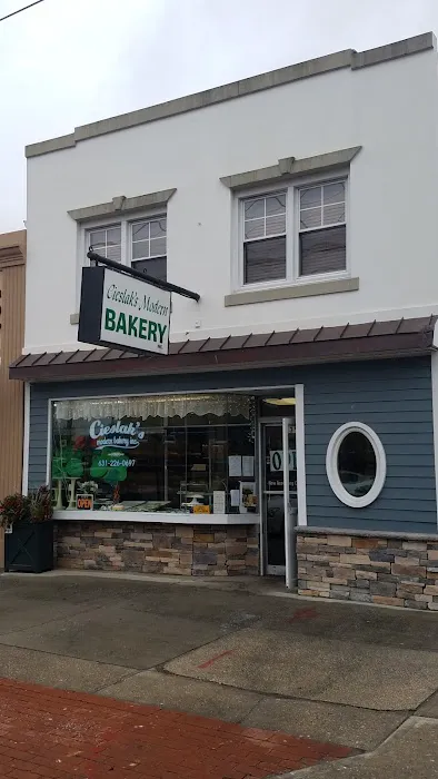Cieslaks Modern Bakery Picture 8
