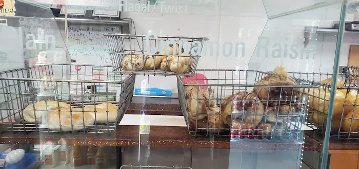 Lindy's South Shore Bagels &Heros Picture 5