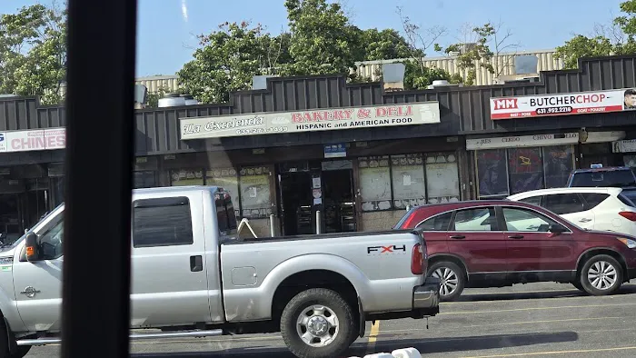 La Excelencia Bakery & Deli Picture 4