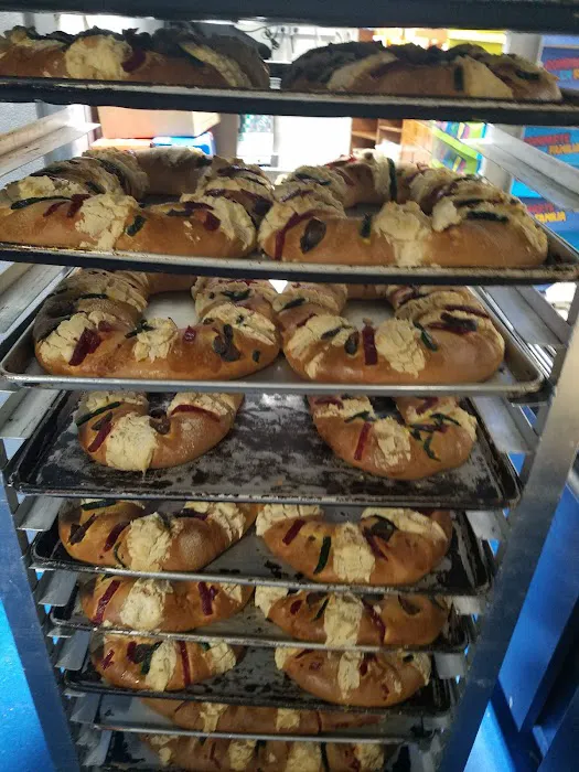Carrusel Pastry Shop Co Picture 3