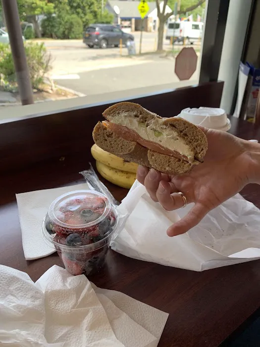 Bagel Deli Plus Picture 2