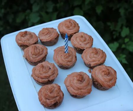Curly Tail Cakes | Dog Bakery
