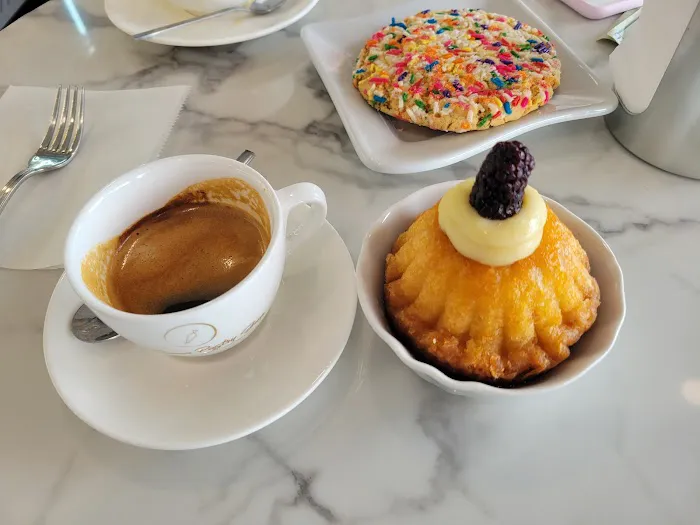 La Roma Pastry Shop Picture 1