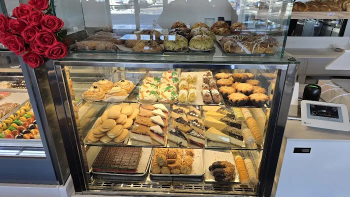 La Roma Pastry Shop Picture 4