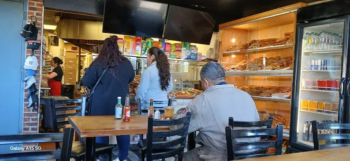 Buen Gusto Bakery Picture 1