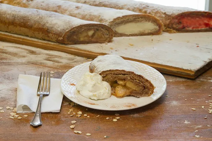 Junda's Pastry Crust & Crumbs Picture 5