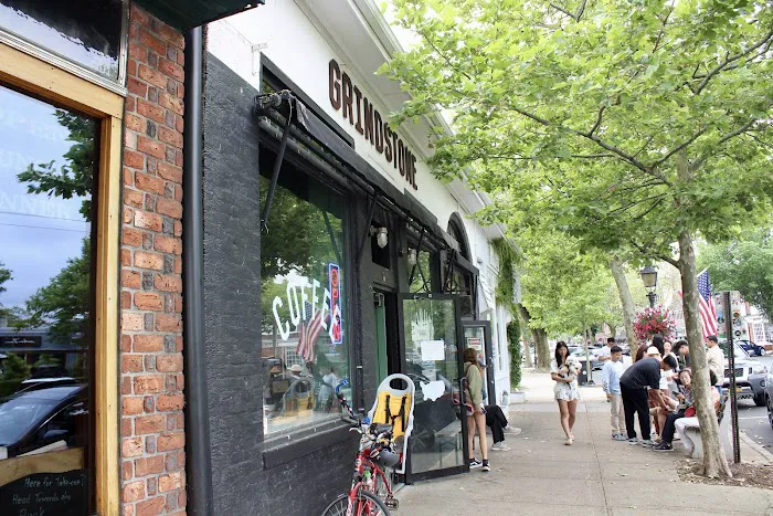 Grindstone Coffee & Donuts Picture 4