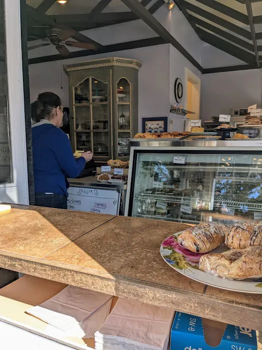 Lis bakeshop Picture 6