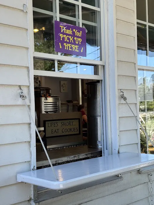 Lis bakeshop Picture 4