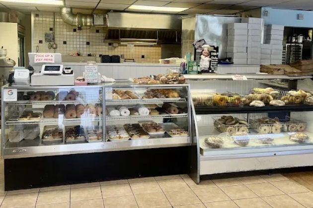 Uncle Leo's & Rosny Cafe In Wilton