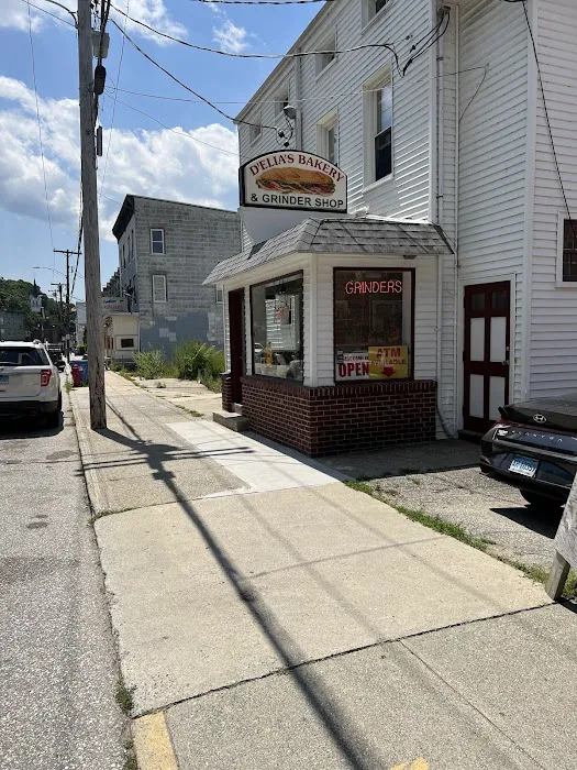 D'Elia's Bakery & Grinder Shop Picture 5